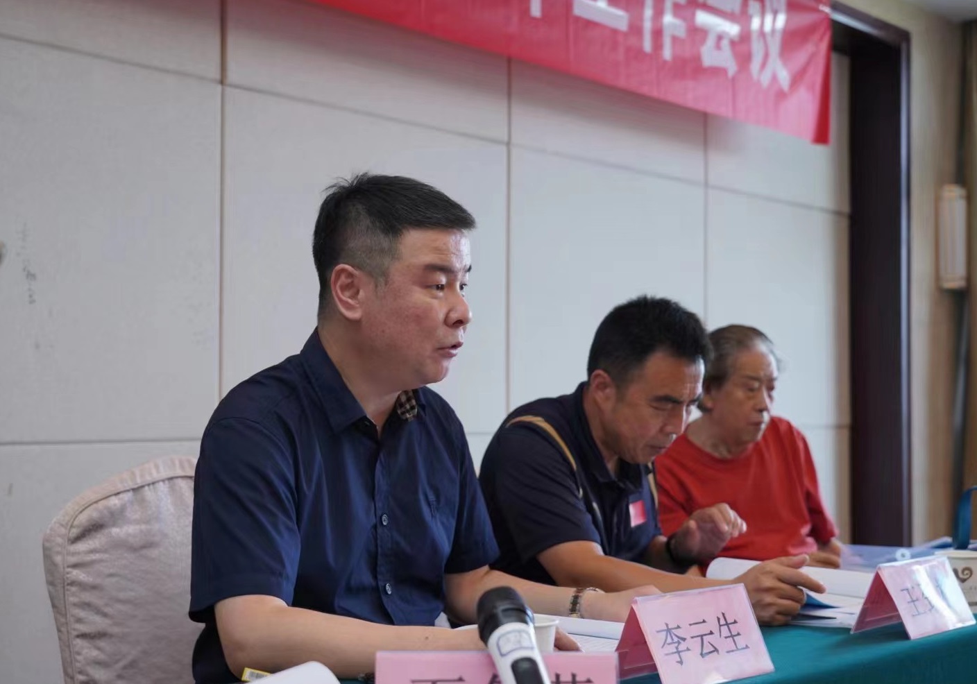 李老师讲话1.jpg 李老师讲话1.jpg