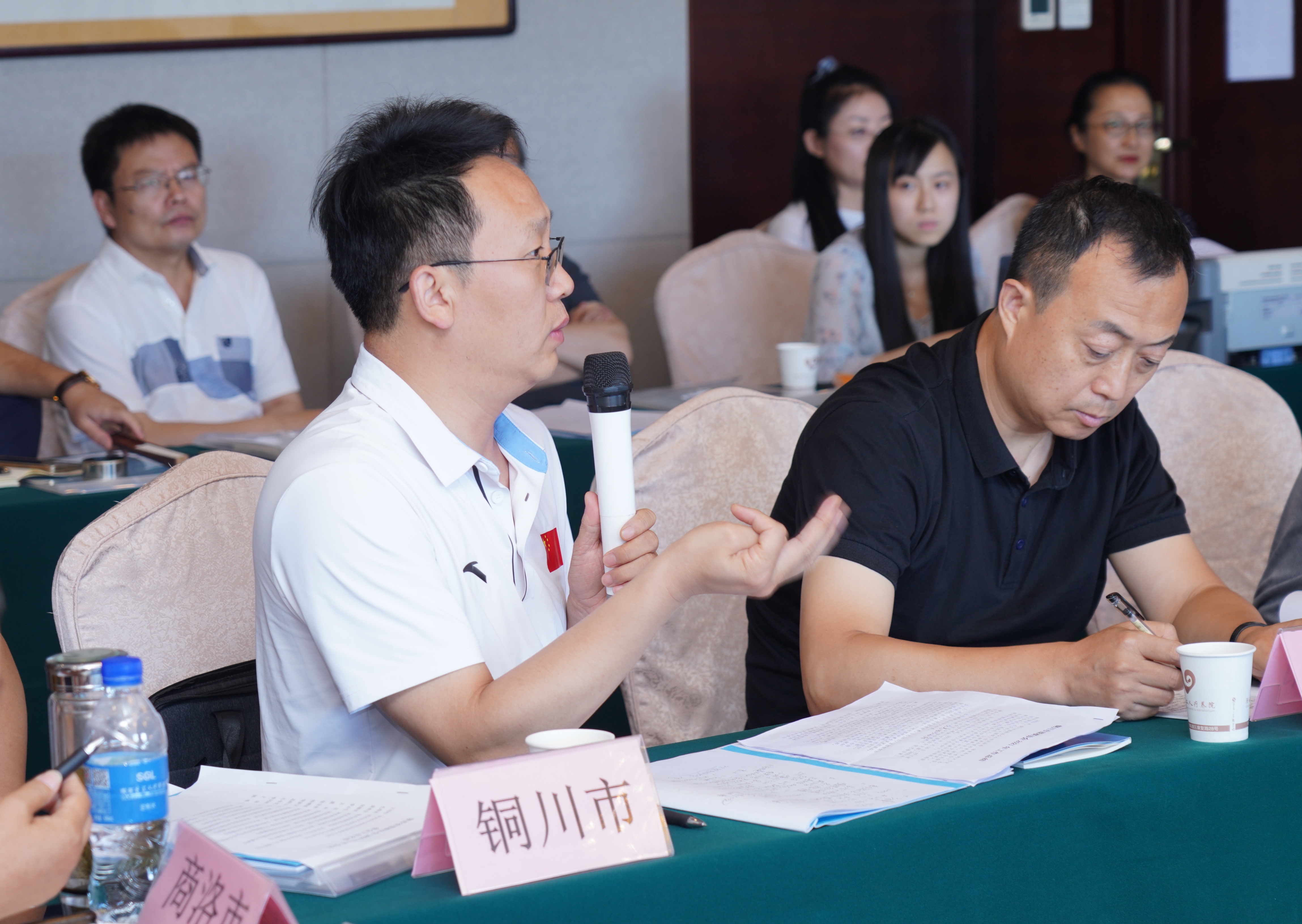 张辉讲话.jpg 张辉讲话.jpg